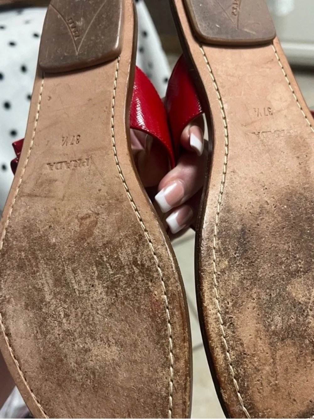 Prada Red Leather Bow Thong Sandals with Gold Logo - Picture 6 of 6